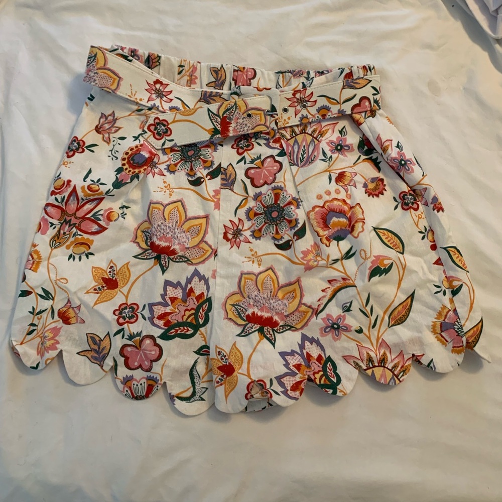 NWT Mason’s Daughter The Avenue Floral Scalloped Belted Shorts Size Medium